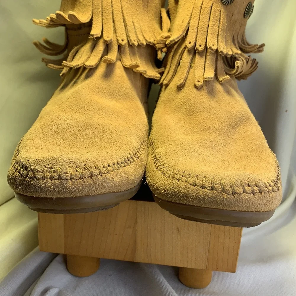 Minnetonka almost NEW ankle moccasins w/fringe